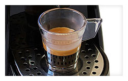 Cafe cremoso en vaso